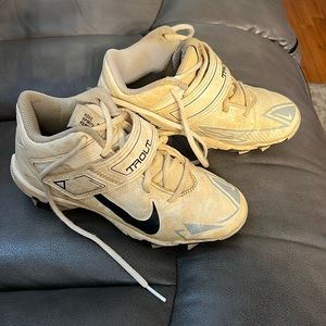 Baseball cleats size 2y for boys they still have a lot off use for them